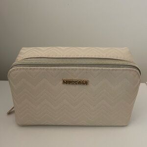 Missoni x Delta toiletry/travel kit with chevron details. Beige. New with tags!